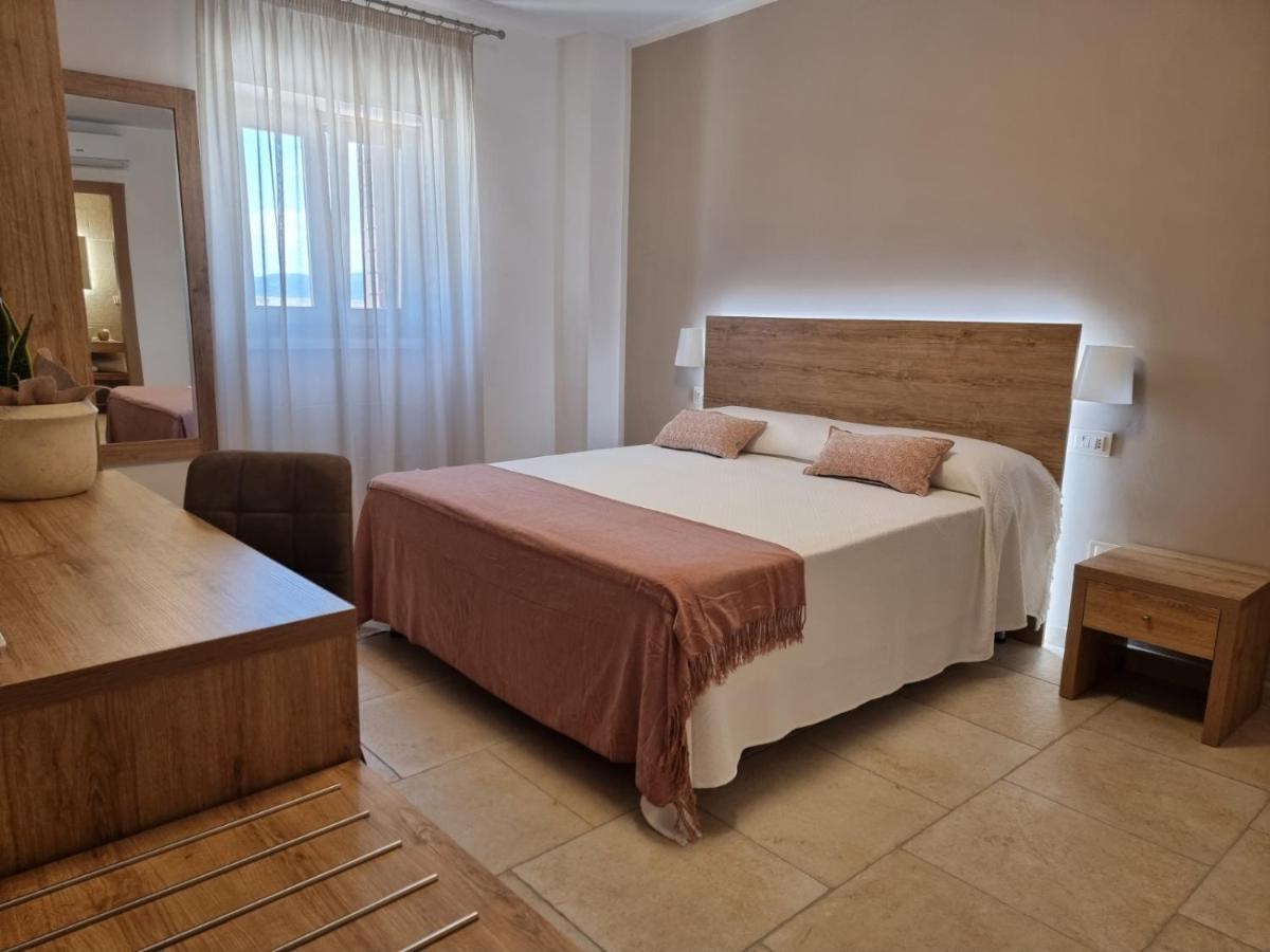 Hotel Punta San Francesco Vieste Bagian luar foto