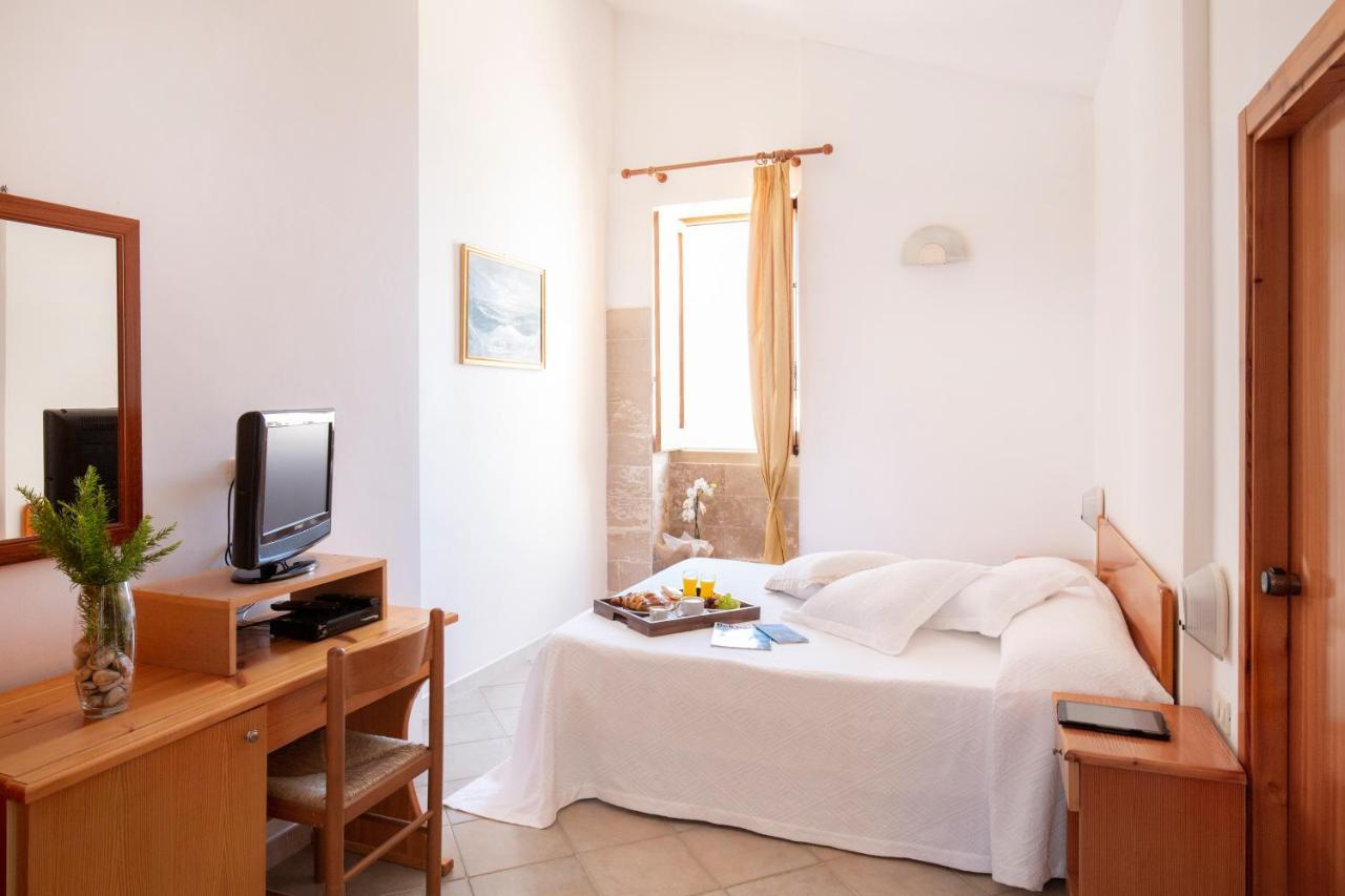 Hotel Punta San Francesco Vieste Bagian luar foto